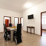 Achada House - Traditional House 아파트 *