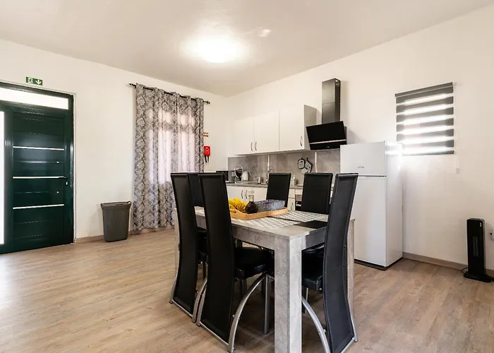 Achada House - Traditional House Daire *